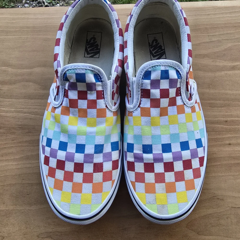Vibrant Kid’s Vans Rainbow Checkerboard Slip-Ons – Playful + Iconic